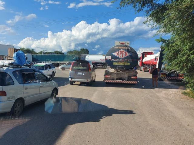 El Transporte Pesado bloquea la Ruta 9, y cierra paso hacia Tarija y Santa Cruz 