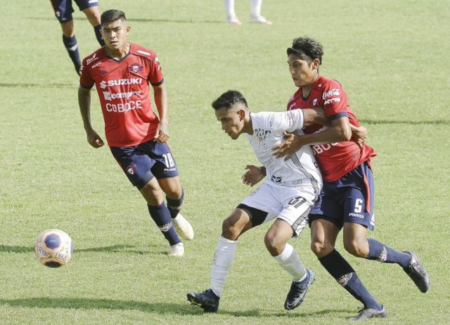 Real Santa Cruz y Real Potosí reabren el campeonato 