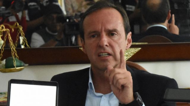 Tuto sobre Áñez: solo pide ir a una clínica