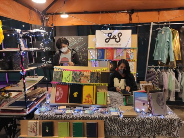 Yes Encuadernación con cuadernos artesanales.