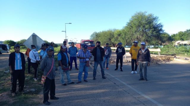 Indígenas del pueblo Weenhayek bloquean la ruta 9 de Yacuiba en protesta contra el TED 