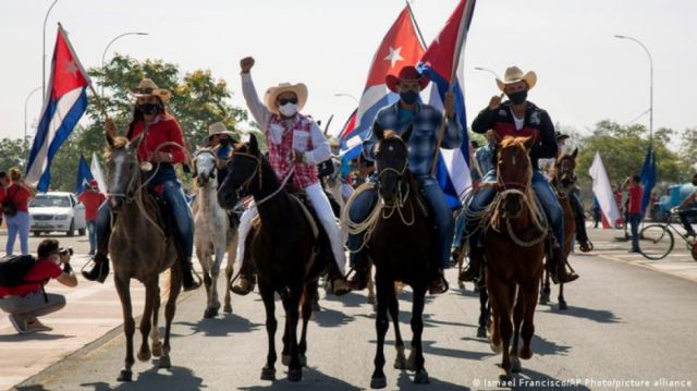 Cubanos exigen el fin del embargo estadounidense