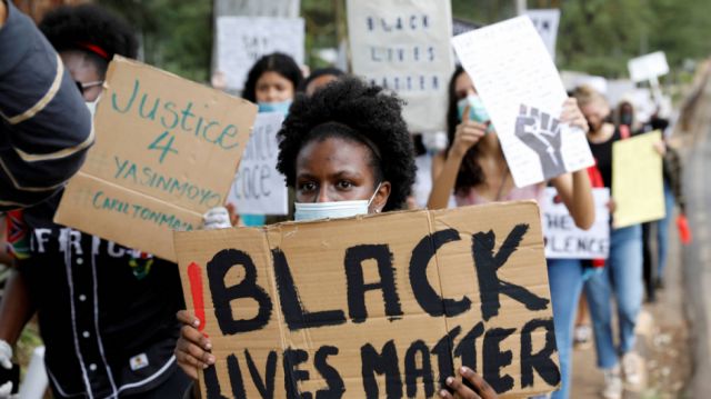 Investigan a Policía por muerte de afroamericana