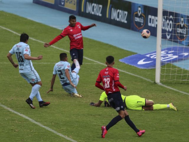 Bolívar contra Wilstermann  juegan el clásico nacional 