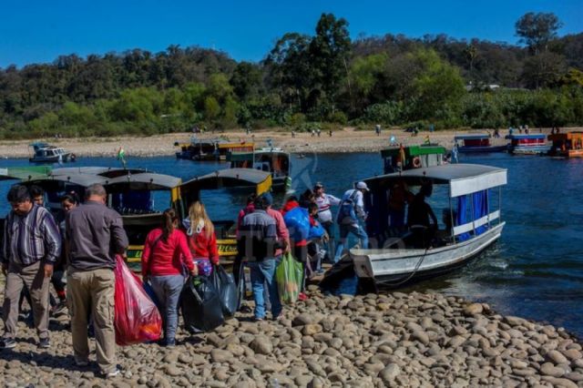 Naval en Bermejo retiene a dos personas que portaban casi dos millones de pesos argentinos