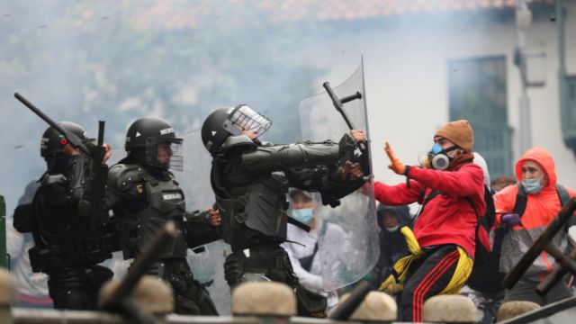 Manifestaciones en Colombia dejan una persona muerta