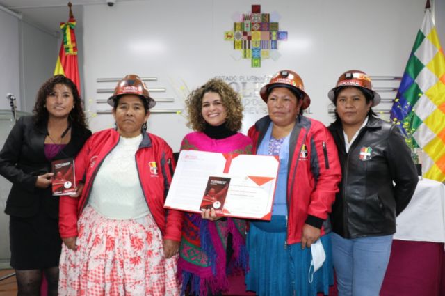 Tarijeña Paloma Gutiérrez gana el concurso anual de ensayo literario “Domitila Barrios”