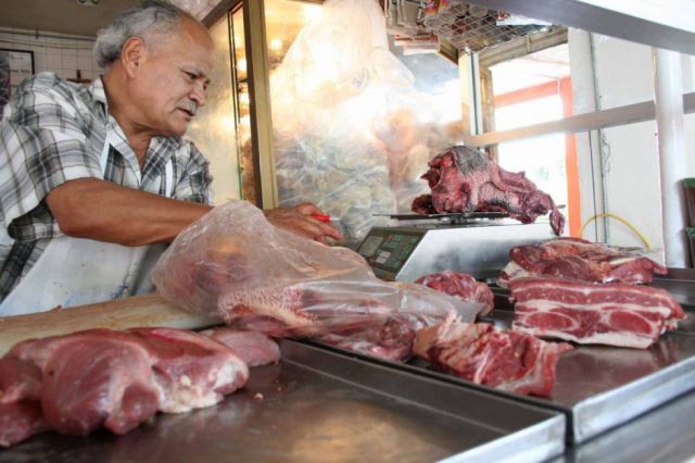 Venezuela aumenta salario mínimo en casi 300% y no alcanza para un kilo de carne