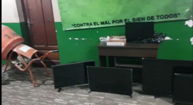Policía secuestra celulares,  teles y otros de inmobiliarias  en Tarija
