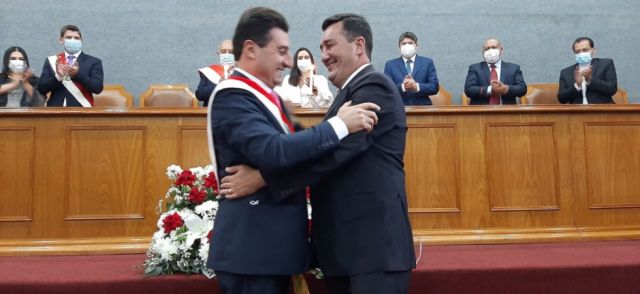 Johnny Torres es posesionado como el nuevo alcalde de Tarija