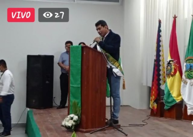 Ábrego posesiona a los ejecutivos de Desarrollo de Villa Montes y Caraparí