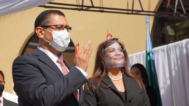 Montes asume como gobernador y Soruco como vicegobernadora de Tarija