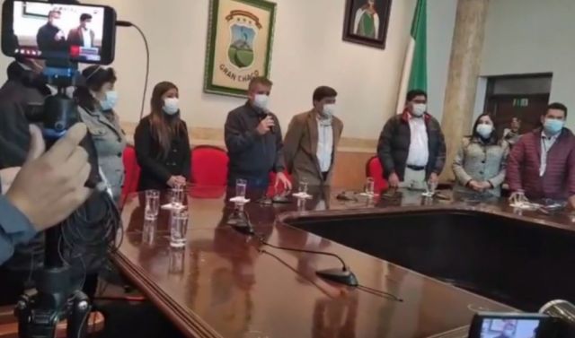 Bru posesiona a cinco secretarios y dos secretarias municipales en Yacuiba