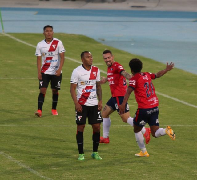 Wilstermann alza vuelo con contundente marcador sobre el campeón 