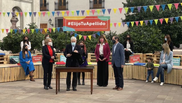 Chile: Ley permite cambiar el orden de apellidos
