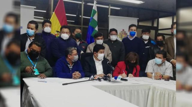 Gobierno y transporte firman acuerdo para levantar paro