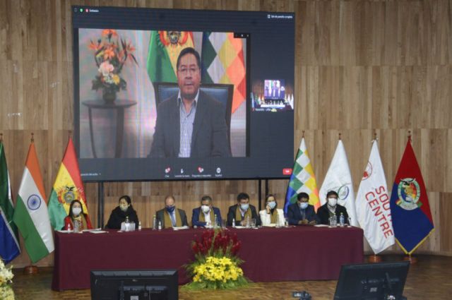 Arce advierte que si no se liberan las patentes la pandemia acabará con los sistemas sanitarios y muchas vidas más