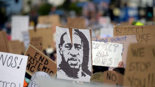 Caso Floyd: Juez pospone el juicio de 3 expolicías