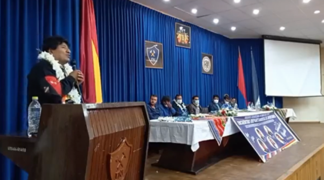 Evo dice que en oriente hay grupos de jóvenes pandilleros; diputado cree que se refirió a traidores del MAS