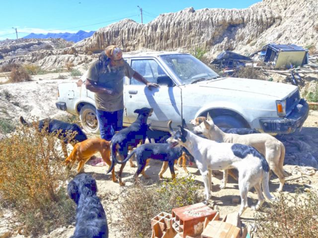 Los 24 perros de Hugo, el mecánico de Montecristo - Tarija