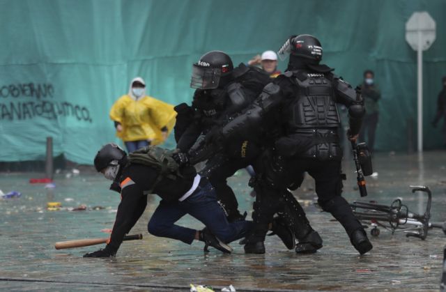 Reclaman reforma policial en Colombia ante violencia