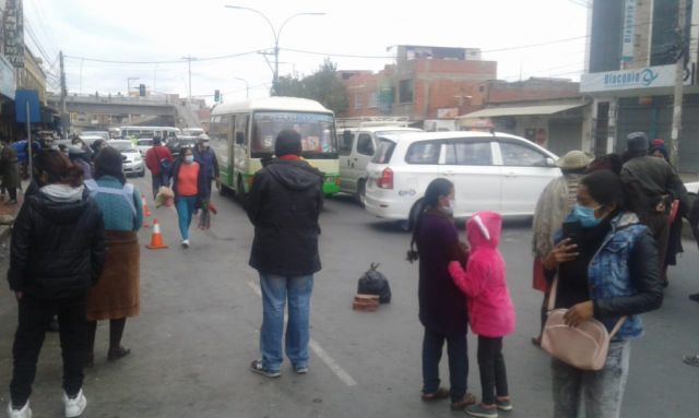 Tarija: Padres bloquean avenidas, radicalizarán sus protestas 