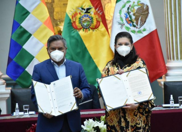 Oficializan supresión de visas para que bolivianos ingresen a México sin visa