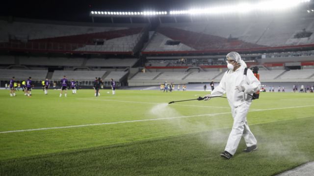 Suspenden todos los partidos de fútbol en Argentina por la segunda ola de coronavirus