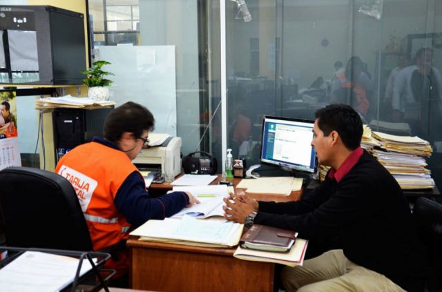 La Alcaldía prevé tercerizar los trámites pendientes de la DOT