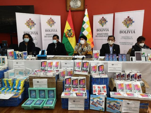 Entregan 3.200 celulares y 70 tablets incautados a Educación para distribuir a estudiantes