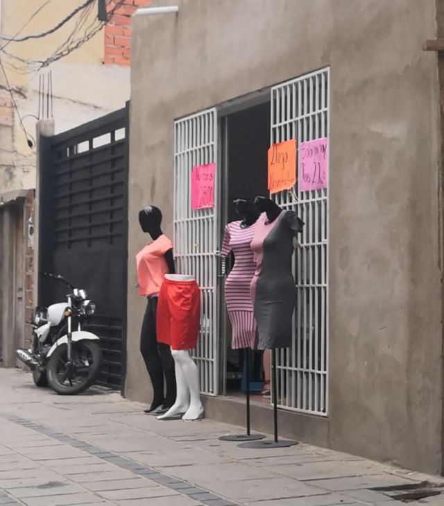Tarija: Casco viejo tiene más de 30 tiendas de ropa usada