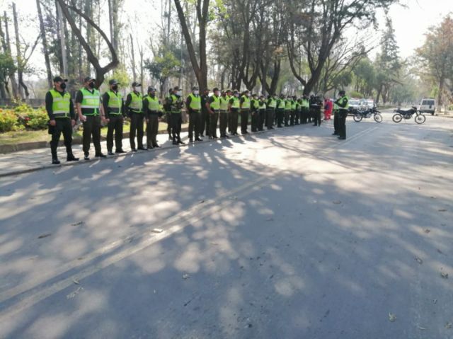 Gobierno ordena que la Policía no acate multas ni detenciones dispuestas en cuarentenas regionales