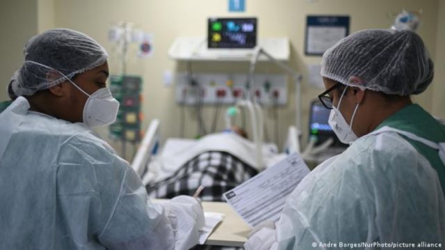Brasil ronda las 450.000 muertes por la pandemia