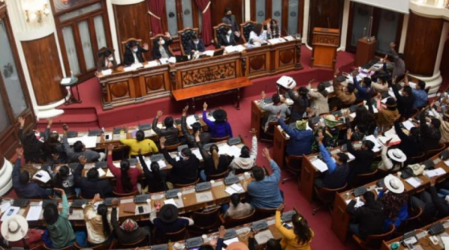 Rek denuncia que el MAS busca aprobar una ley sobre YPFB en Charagua contraria a la CPE