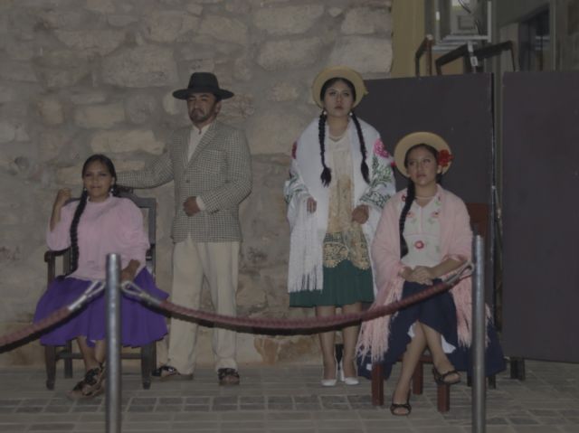 Javier Michel con sus alumnos.