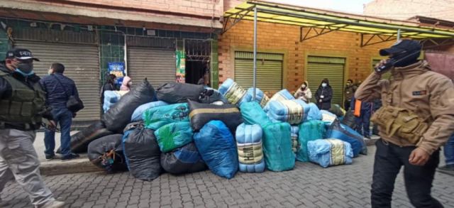 Aduana comisa 1.500 fardos de ropa usada equivalentes a Bs 1,5 millones