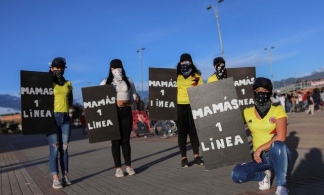 Las madres al frente de las protestas en Colombia