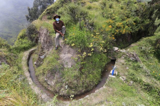 Sembrar agua con técnicas  ancestrales en las alturas