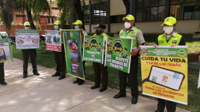 Dos vehículos de transporte público colisionaron en Tarija