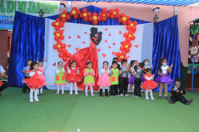 Los niños también recitaron para sus mamás.