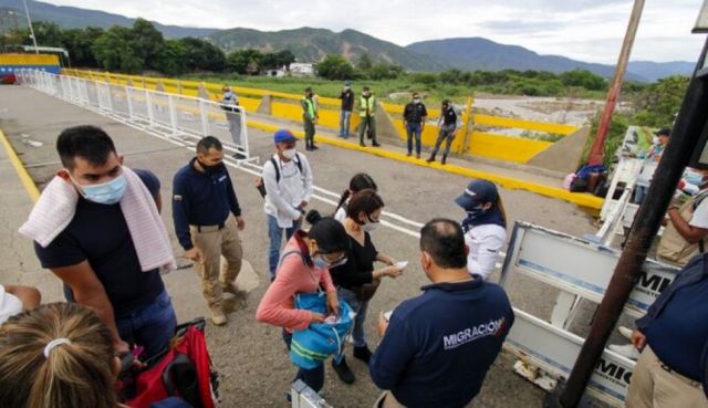 Colombia decide reabrir frontera con Venezuela