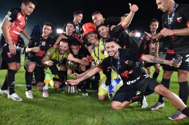 Colón hace historia al conquistar la Copa de la Liga