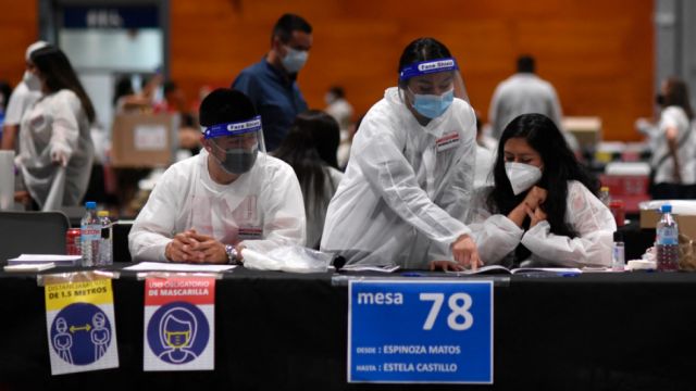Empieza la segunda vuelta de las presidenciales en Perú entre dos candidatos con proyectos totalmente opuestos