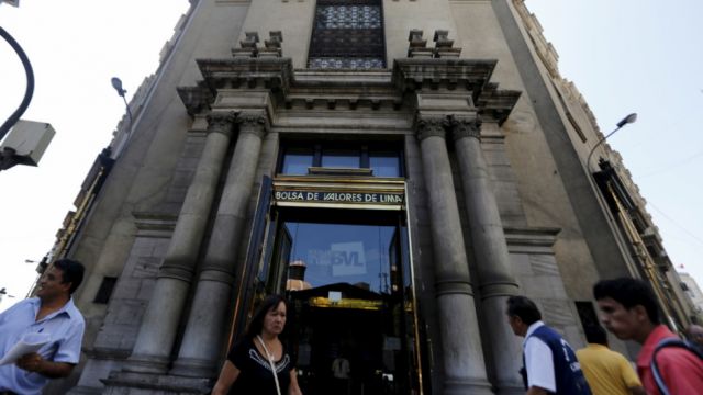 La Bolsa de Lima se desploma y aumenta el valor del dólar en Perú por la incertidumbre de los resultados electorales