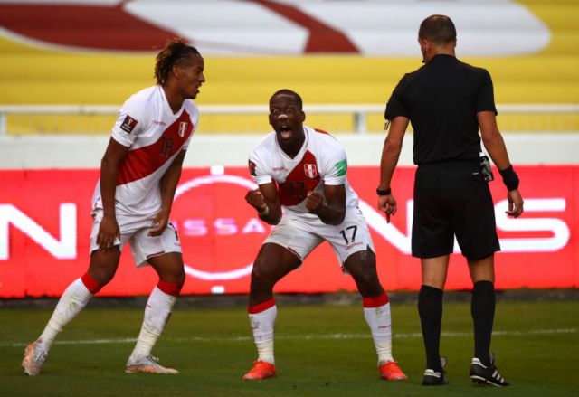 Perú le ganó a Ecuador y  logró su primera victoria 