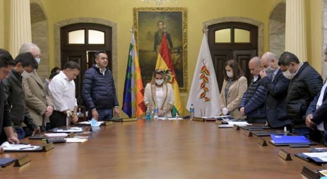 Fiscalía cita a otros 10 exministros de Áñez para atestiguar por caso gases lacrimógenos