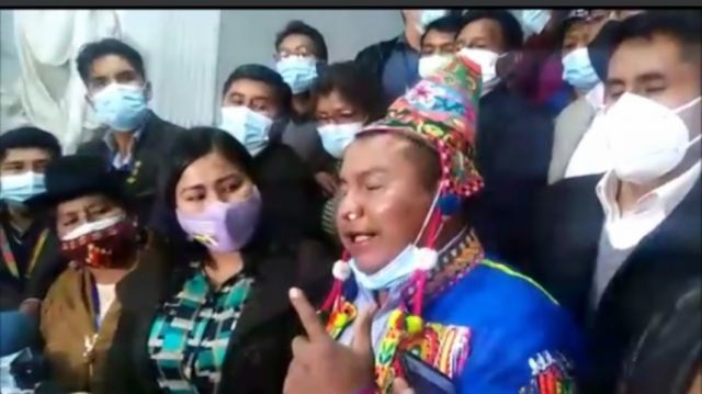 Diputado del MAS dice que recibió  "un codazo" que desató "pequeña pelea"