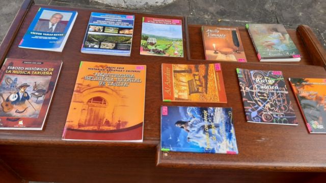 Archivo Histórico expone obras literarias de escritores tarijeños