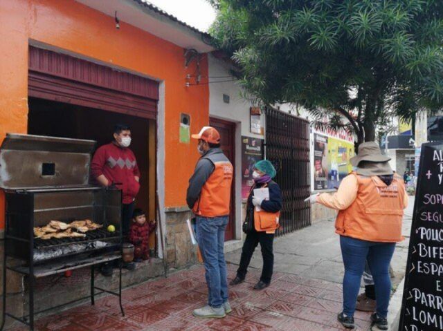 Venta informal de comida rápida aumentó un 300% en Tarija