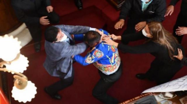MAS y Creemos se denuncian ante la Comisión de Ética